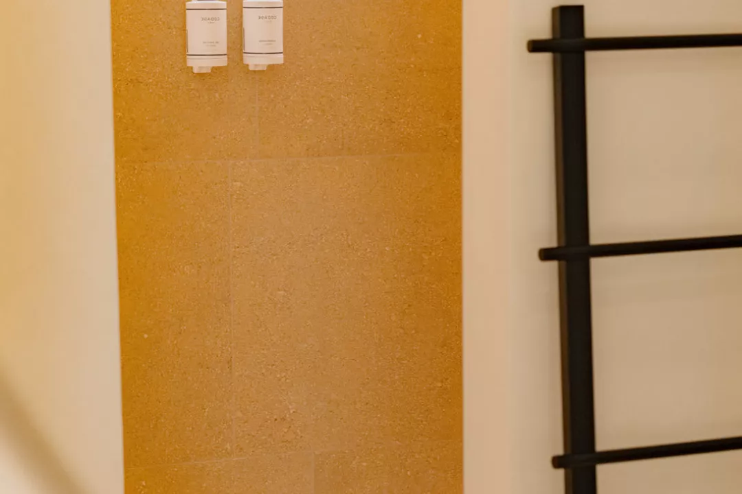 Fully equipped ensuite bathroom